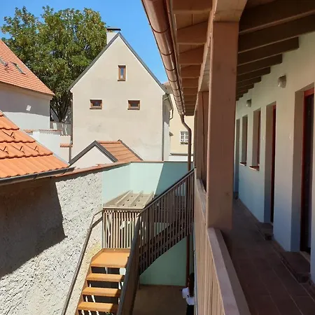Rozmberska 62,
