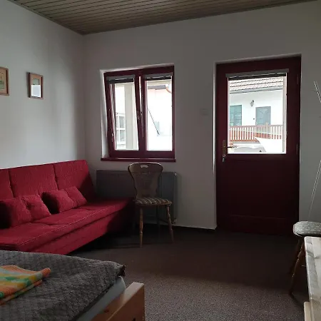 Rozmberska 62, Guest house