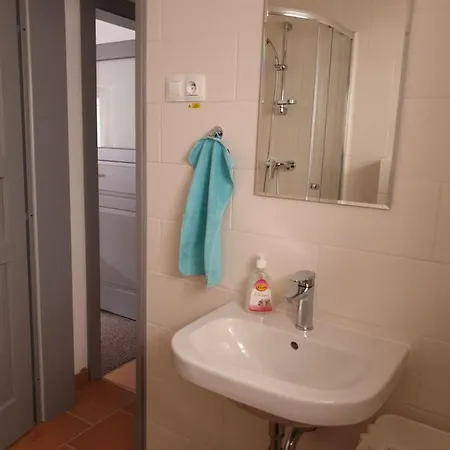 Rozmberska 62, Guest house