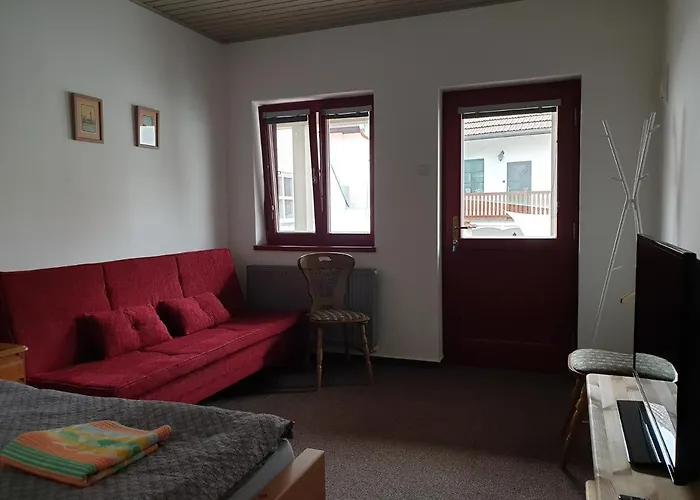 Rožmberská 62, Pensión